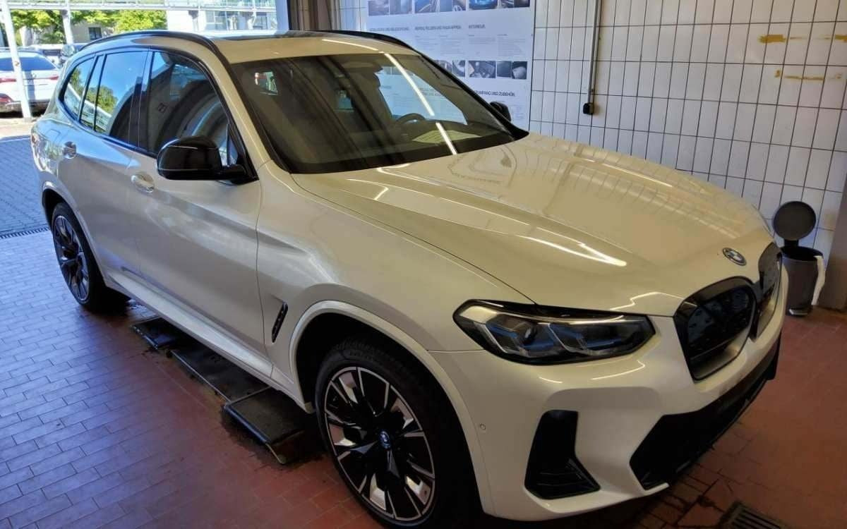 BMW iX3 Charged Plus M-Sport