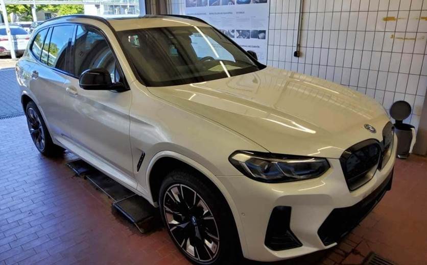 BMW iX3 Charged Plus M-Sport