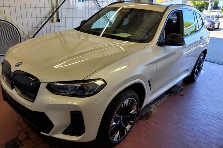 Hvid BMW iX3 fra 2023