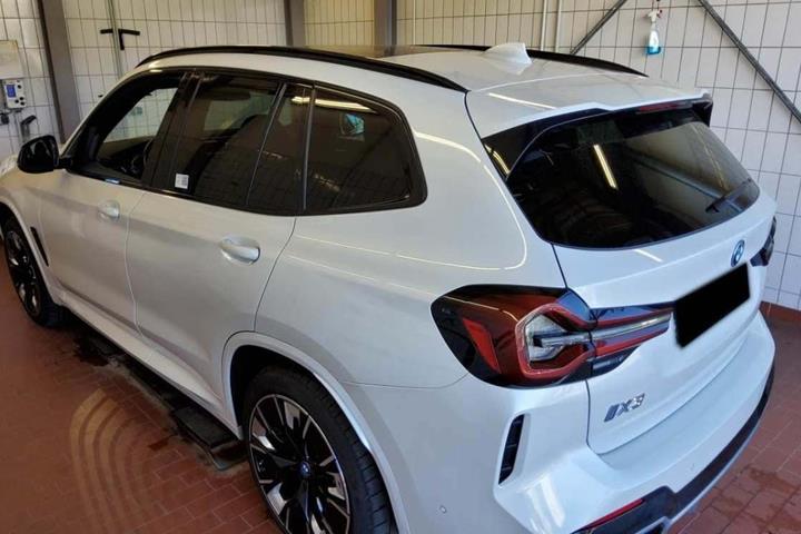 Hvid BMW iX3 fra 2023