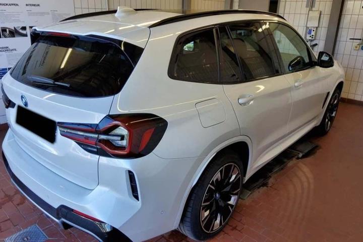 Hvid BMW iX3 fra 2023