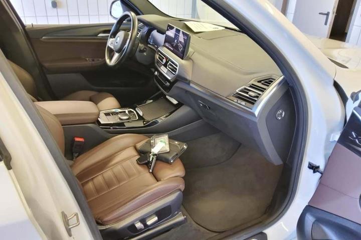 Hvid BMW iX3 fra 2023
