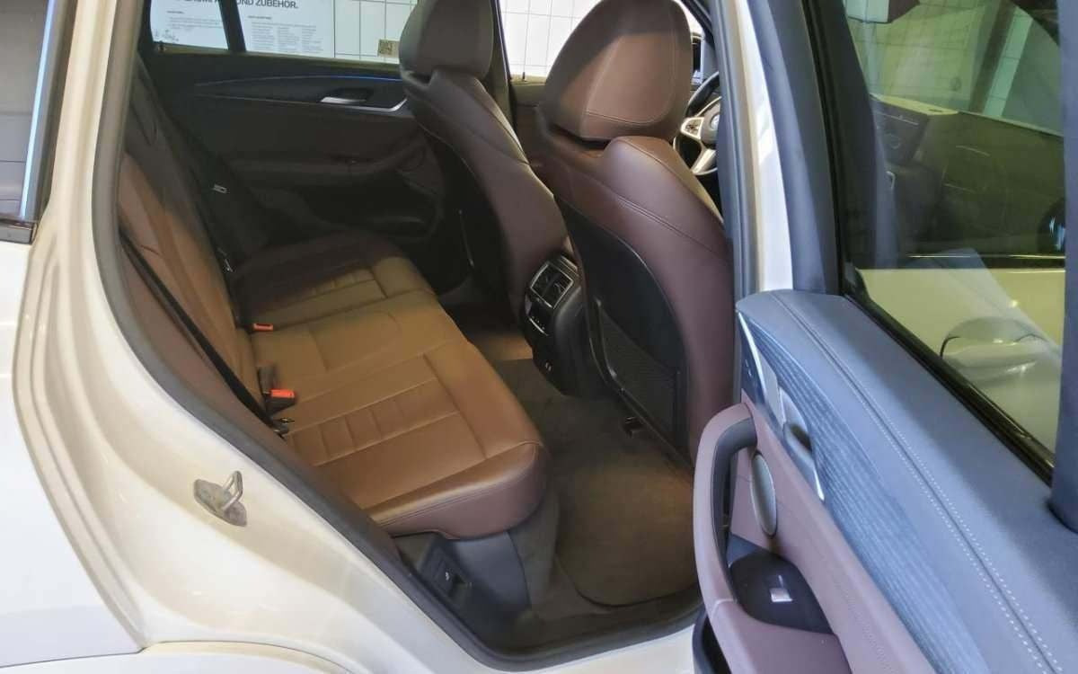 Hvid BMW iX3 fra 2023