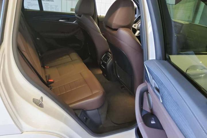 Hvid BMW iX3 fra 2023