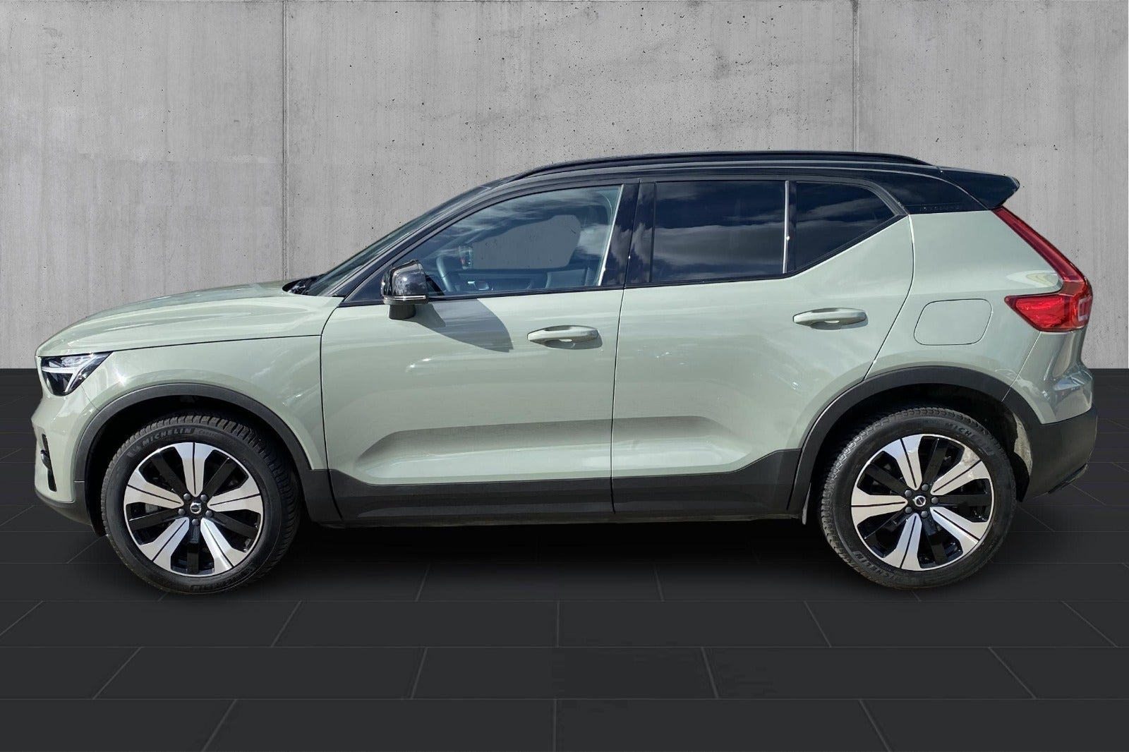 Grøn Volvo XC40 fra 2023