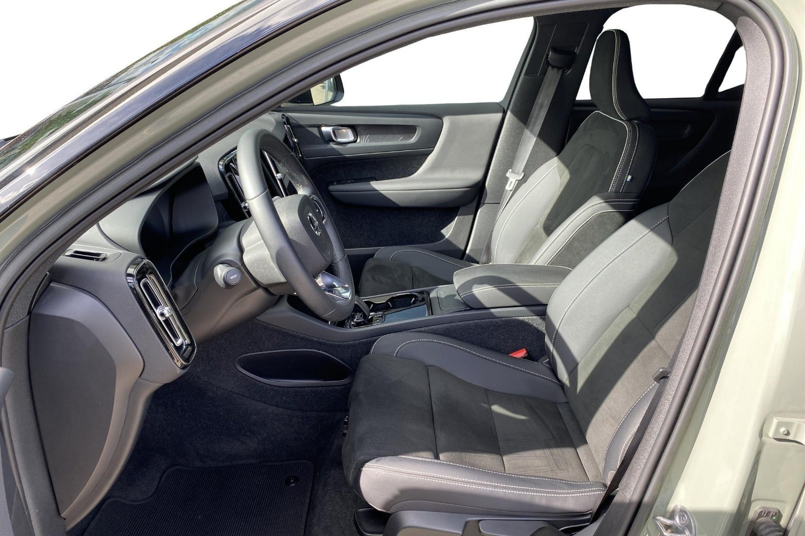 Grøn Volvo XC40 fra 2023
