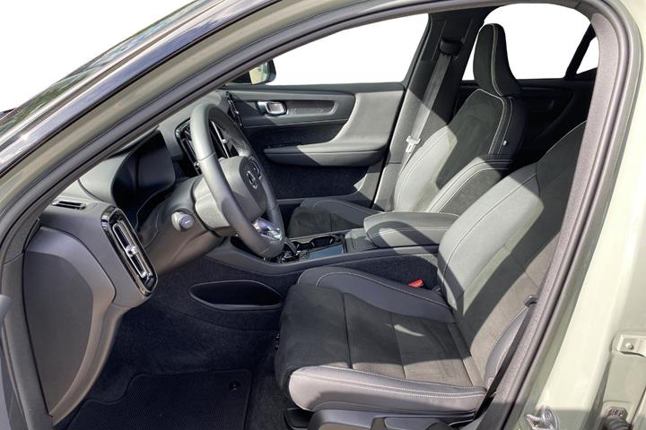 Grøn Volvo XC40 fra 2023