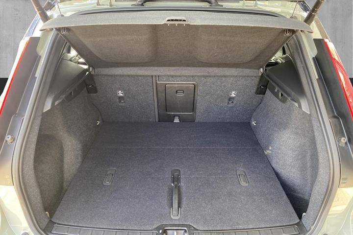 Grøn Volvo XC40 fra 2023