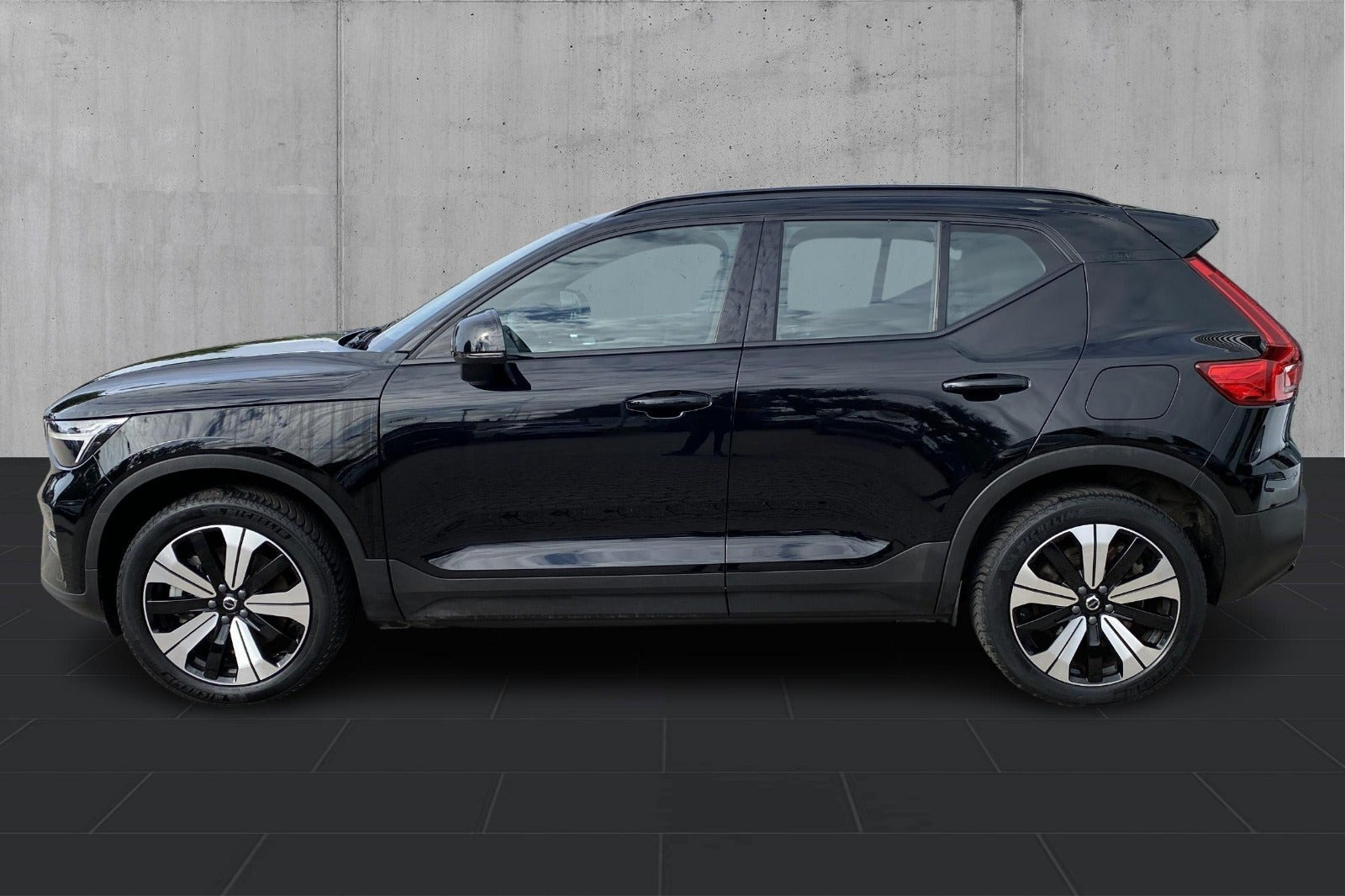 Sort Volvo XC40 fra 2023