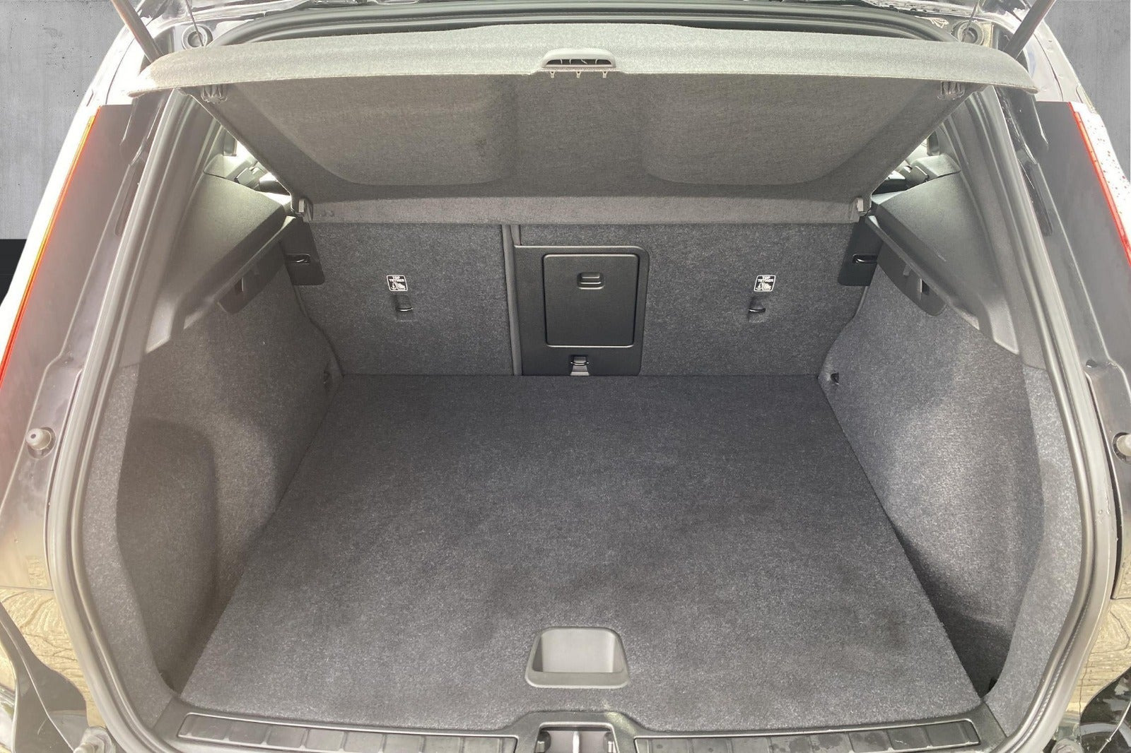 Sort Volvo XC40 fra 2023