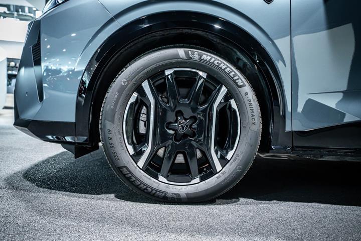 undefined Peugeot e-3008 fra 2025