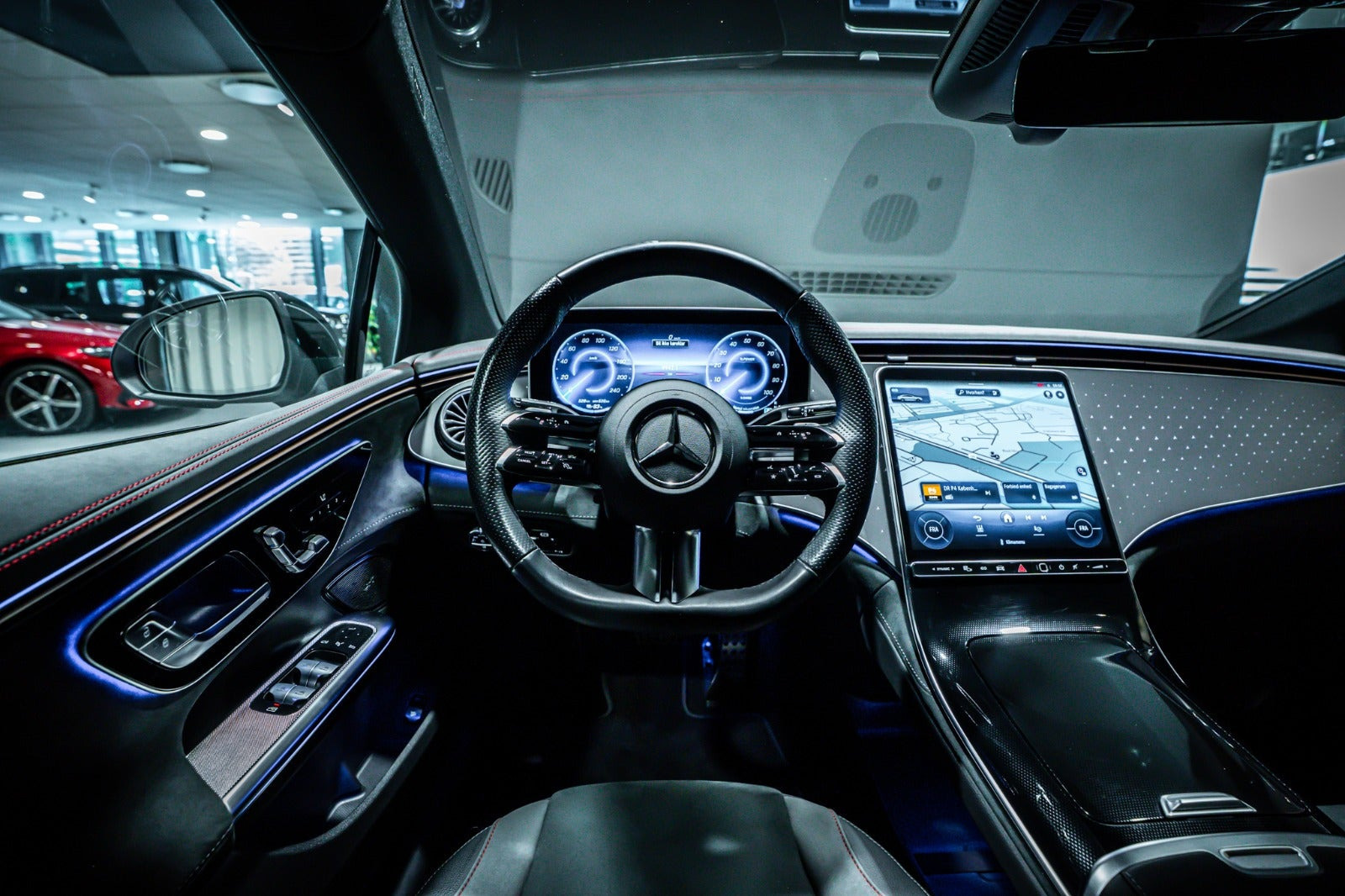 Hvid Mercedes EQE350 fra 2024