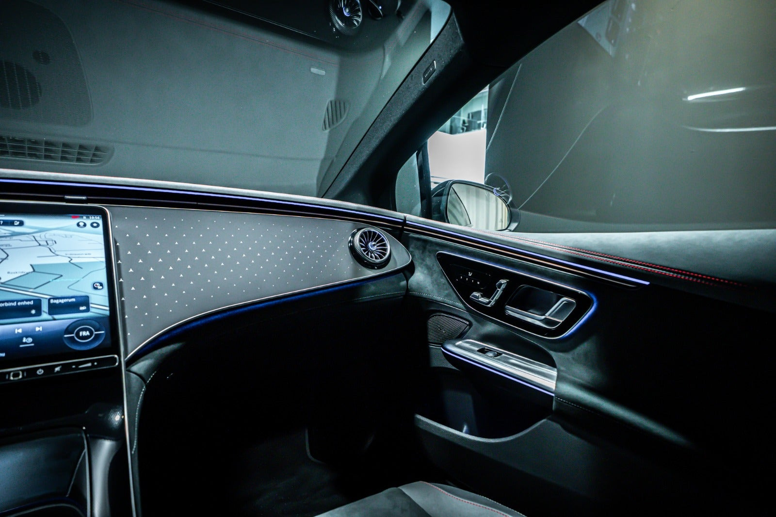 Hvid Mercedes EQE350 fra 2024