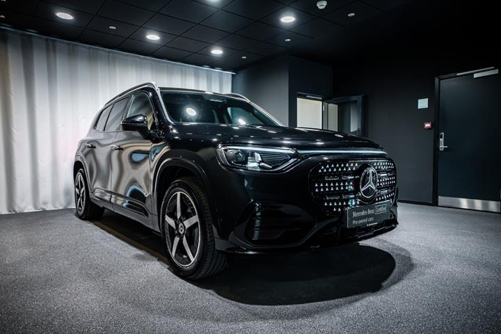 Sort Mercedes GLB250+ fra 2026 set udefra
