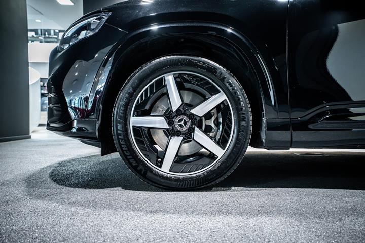 Sort Mercedes GLB250+ fra 2026