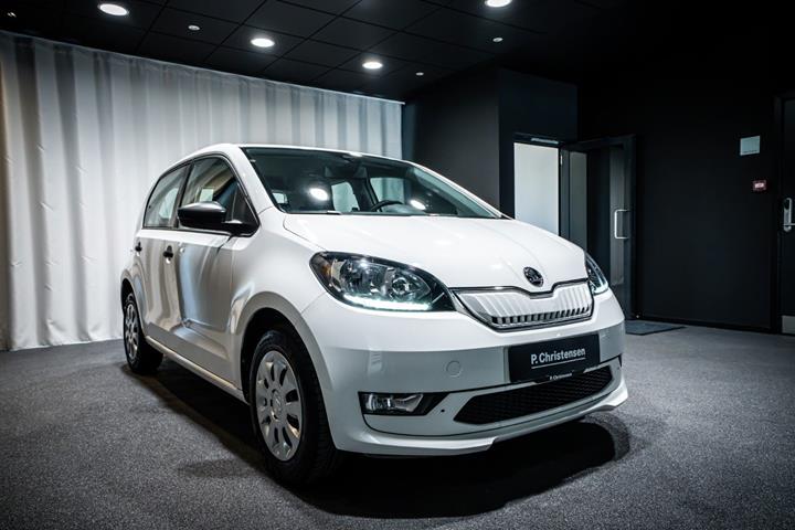 Hvid Skoda Citigo-e fra 2021 set udefra