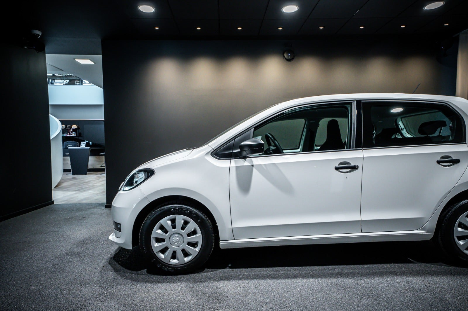 Hvid Skoda Citigo-e fra 2021 set udefra