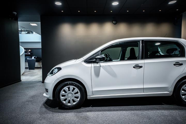 Hvid Skoda Citigo-e fra 2021 set udefra