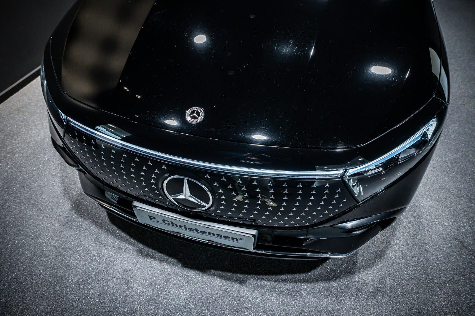 Sort Mercedes EQA350 fra 2025