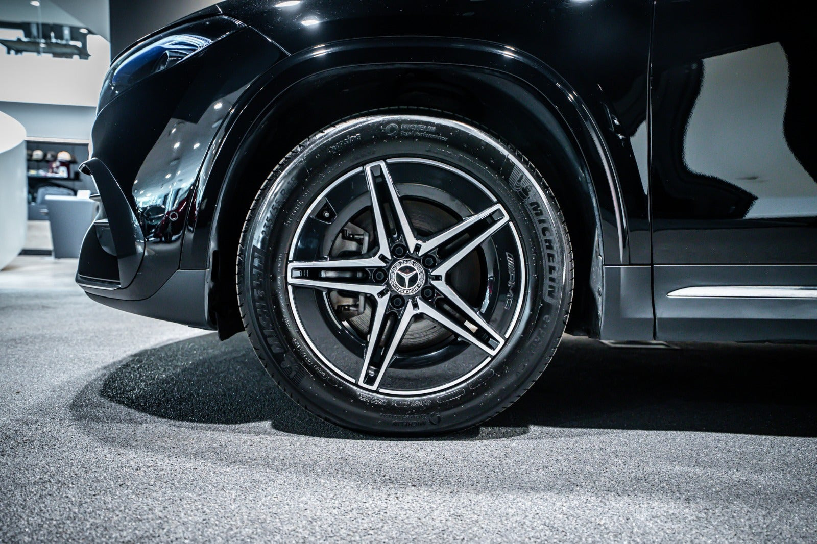 Sort Mercedes EQA350 fra 2025