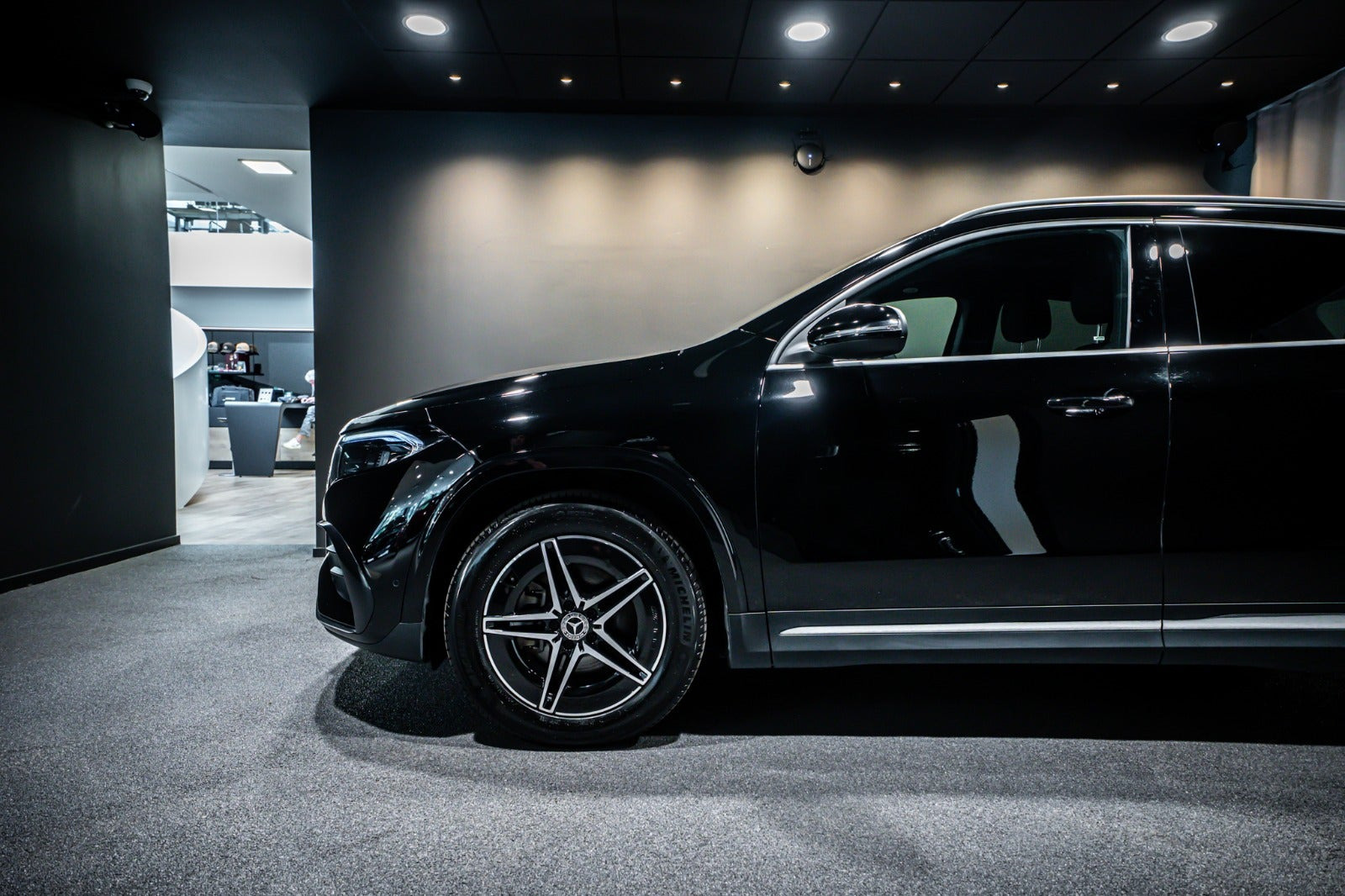 Sort Mercedes EQA350 fra 2025