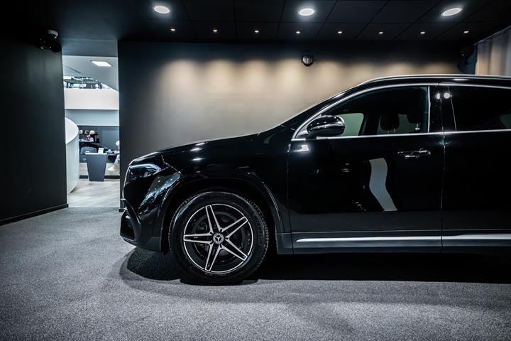 Sort Mercedes EQA350 fra 2025