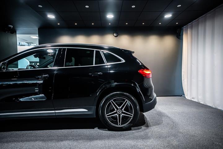 Sort Mercedes EQA350 fra 2025