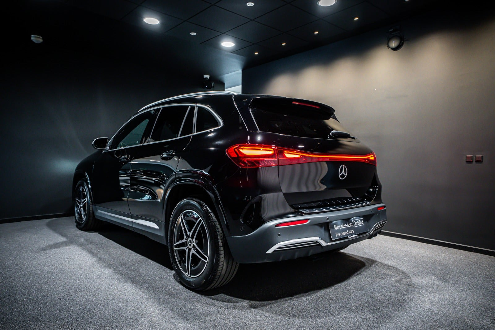Sort Mercedes EQA350 fra 2025