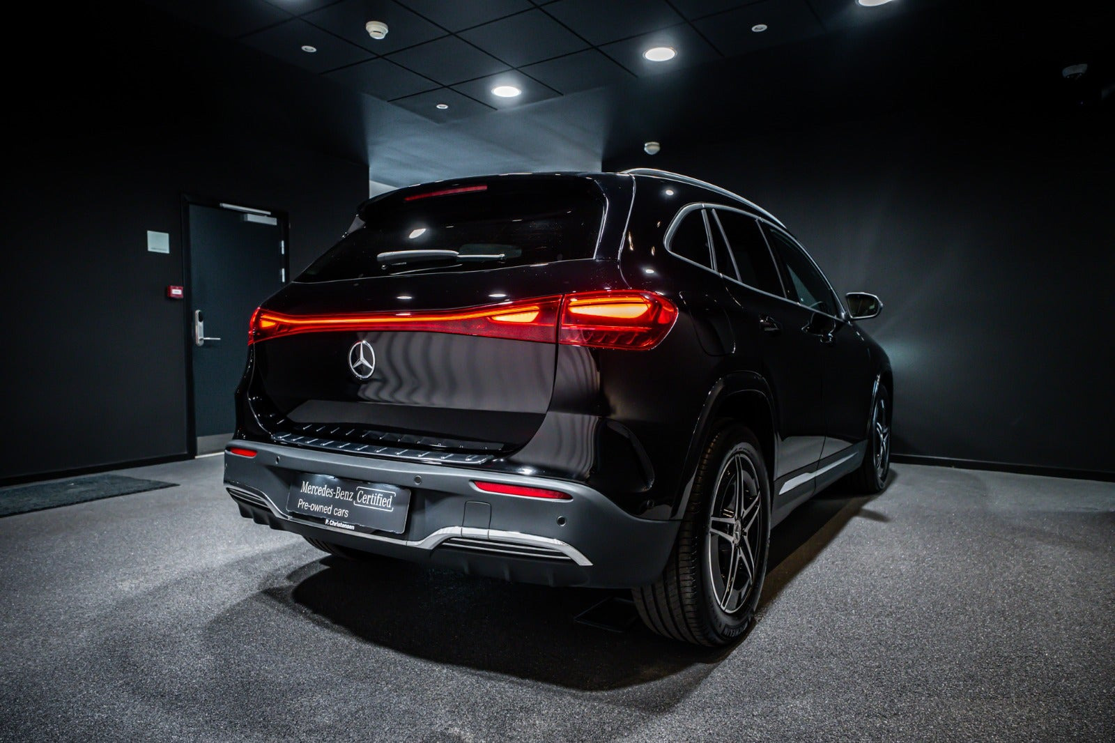 Sort Mercedes EQA350 fra 2025