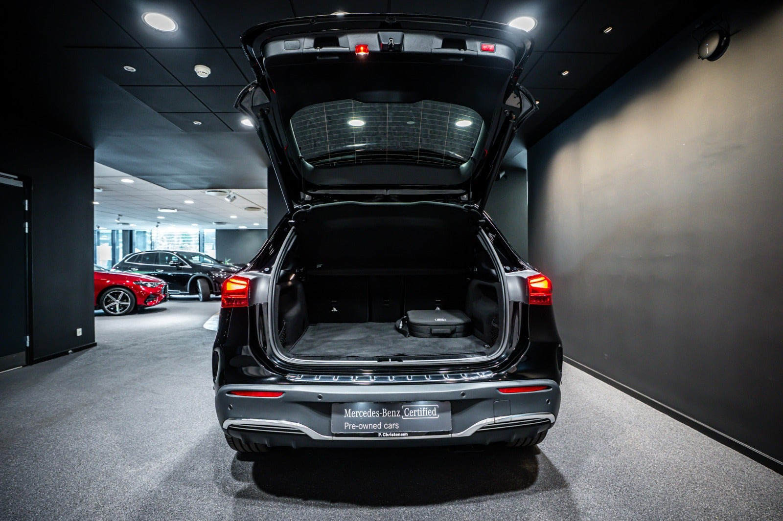 Sort Mercedes EQA350 fra 2025