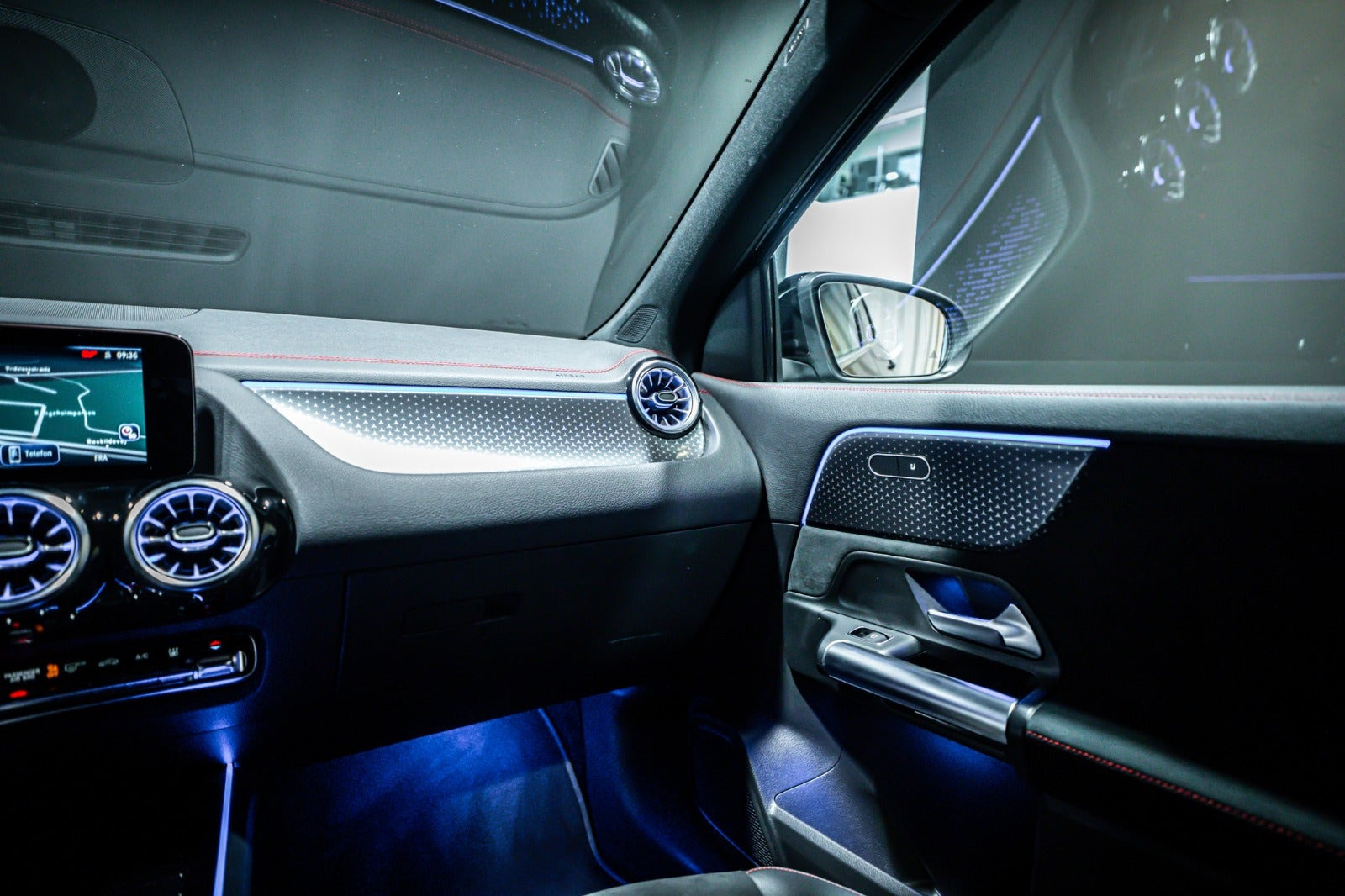 Sort Mercedes EQA350 fra 2025