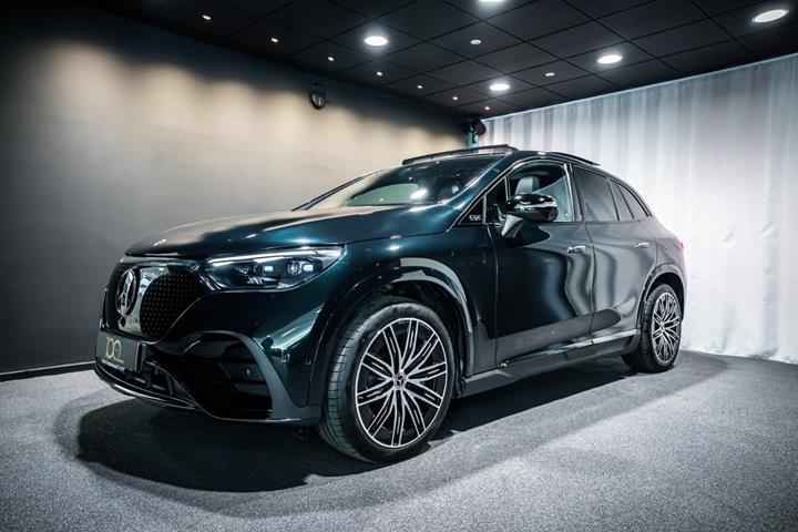 Grøn Mercedes EQE350 SUV fra 2026