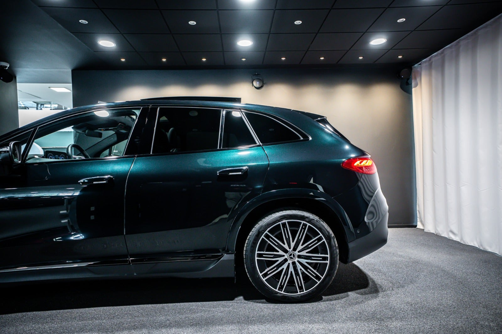 Grøn Mercedes EQE350 SUV fra 2026