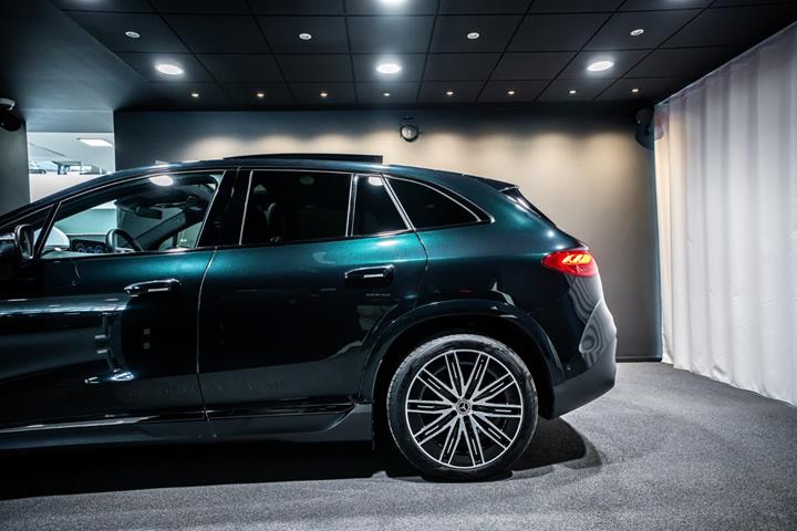 Grøn Mercedes EQE350 SUV fra 2026