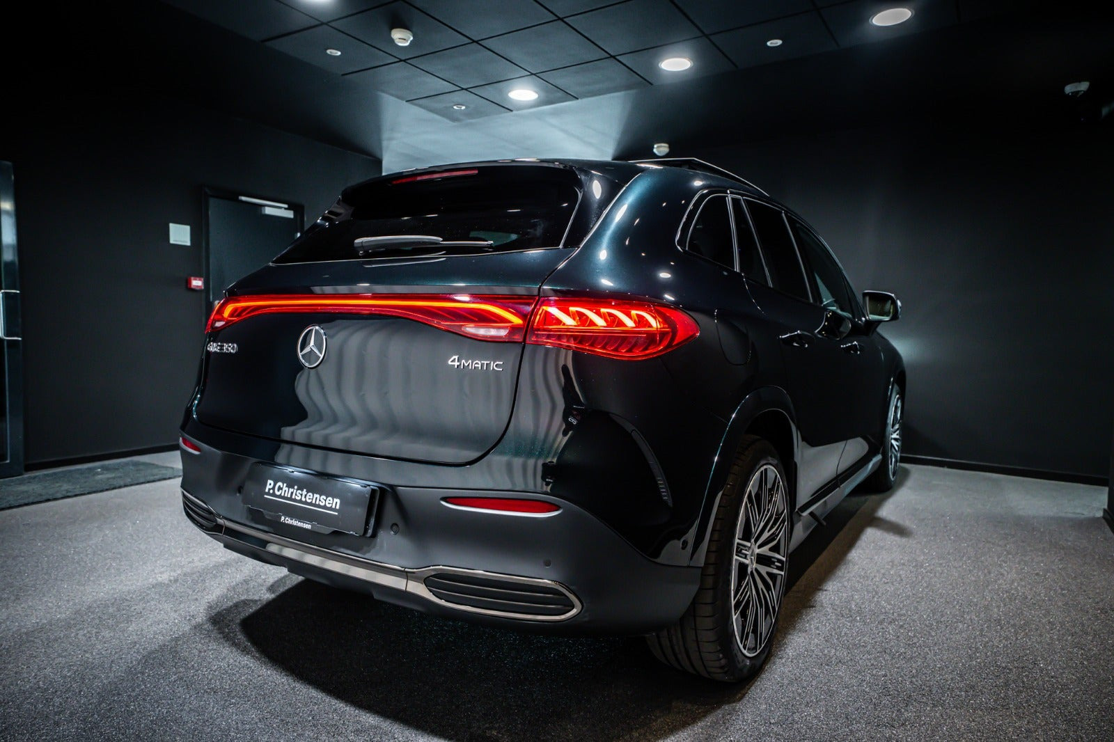 Grøn Mercedes EQE350 SUV fra 2026