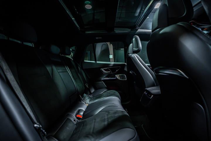 Grøn Mercedes EQE350 SUV fra 2026