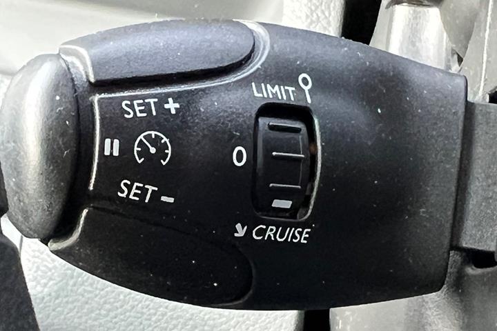 Grå Citroën ë-SpaceTourer fra 2021
