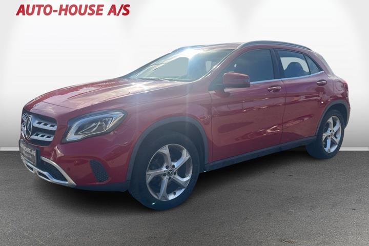 Rød Mercedes GLA220 d fra 2018