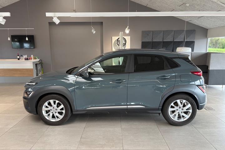 Grå Hyundai Kona fra 2022