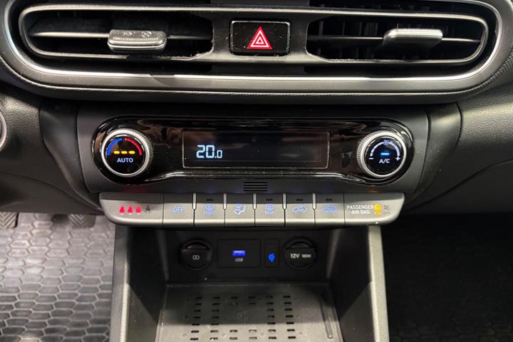 Grå Hyundai Kona fra 2022