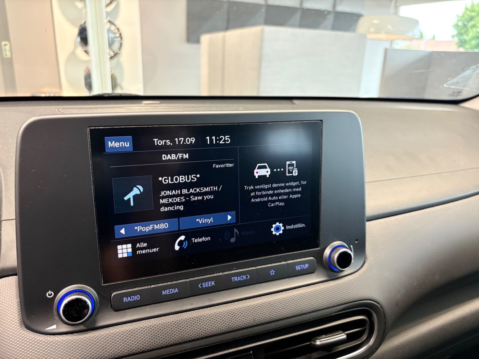 Grå Hyundai Kona fra 2022