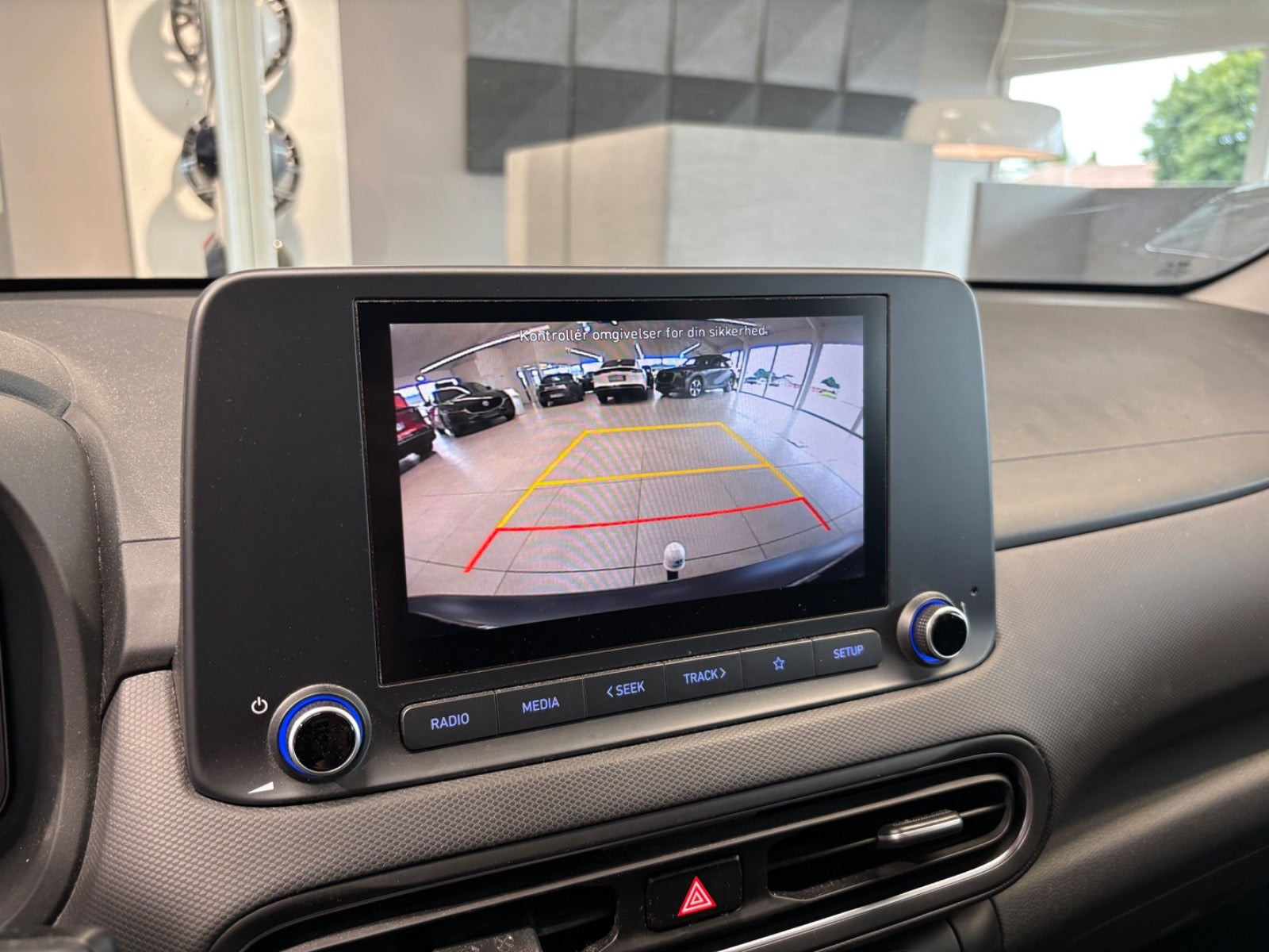 Grå Hyundai Kona fra 2022