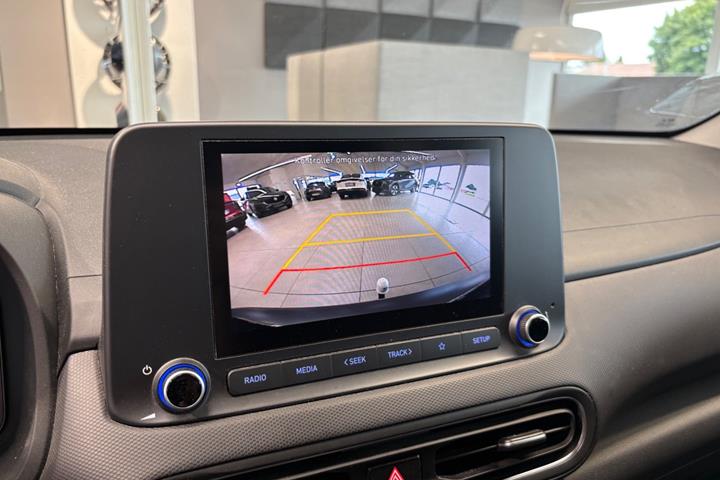 Grå Hyundai Kona fra 2022