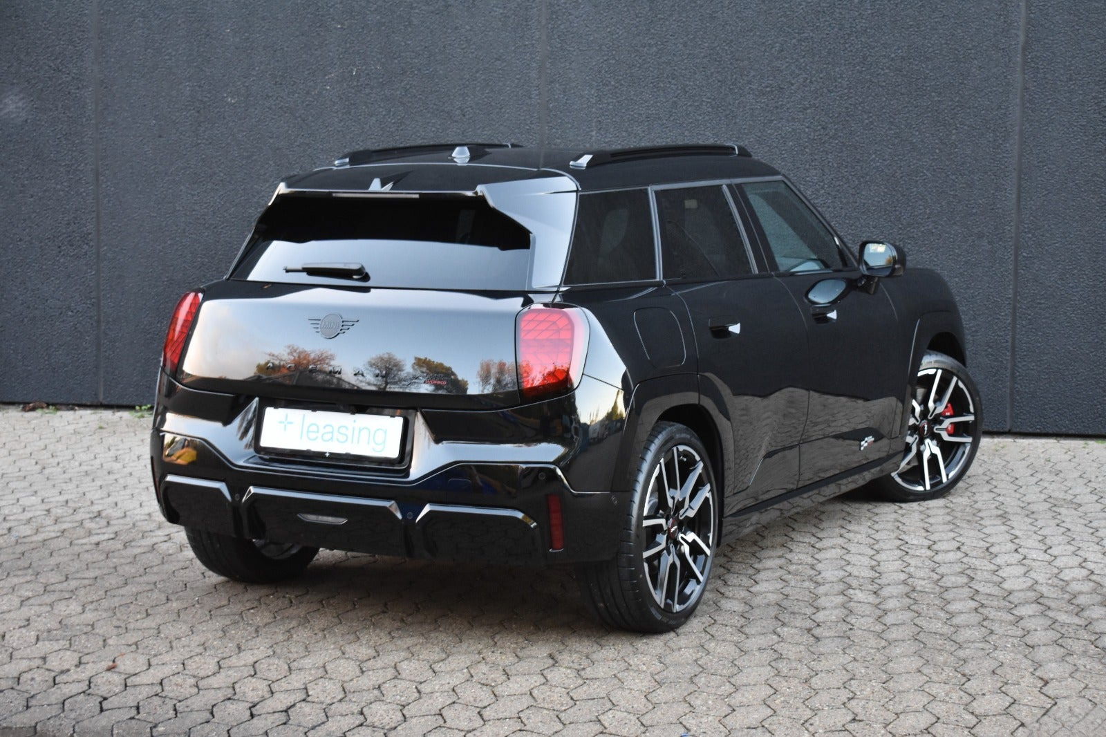 Sort Mini Aceman E fra 2025