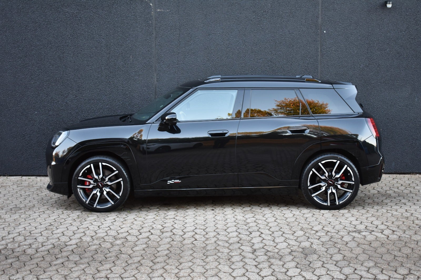 Sort Mini Aceman E fra 2025