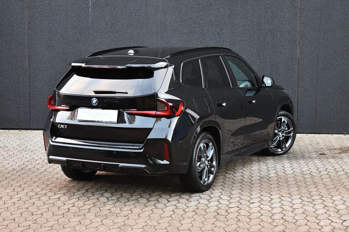 Sort BMW iX1 fra 2023