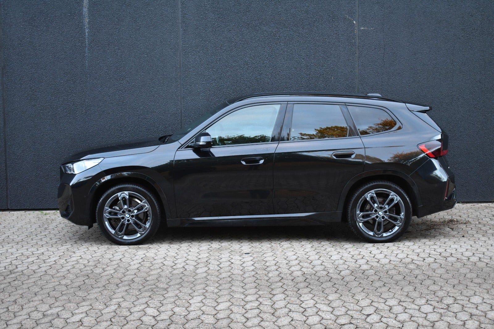 Sort BMW iX1 fra 2023