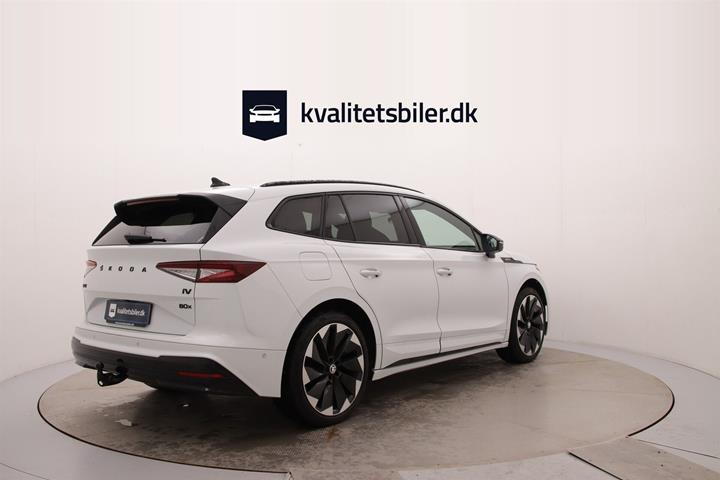 Hvid Skoda Enyaq fra 2022