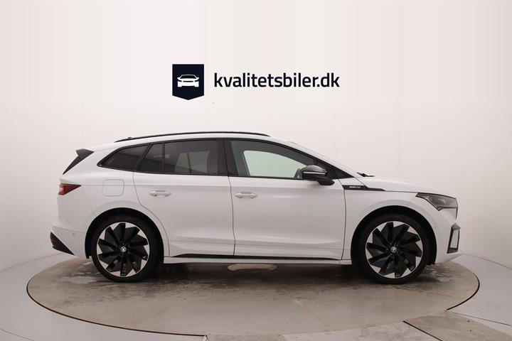 Hvid Skoda Enyaq fra 2022