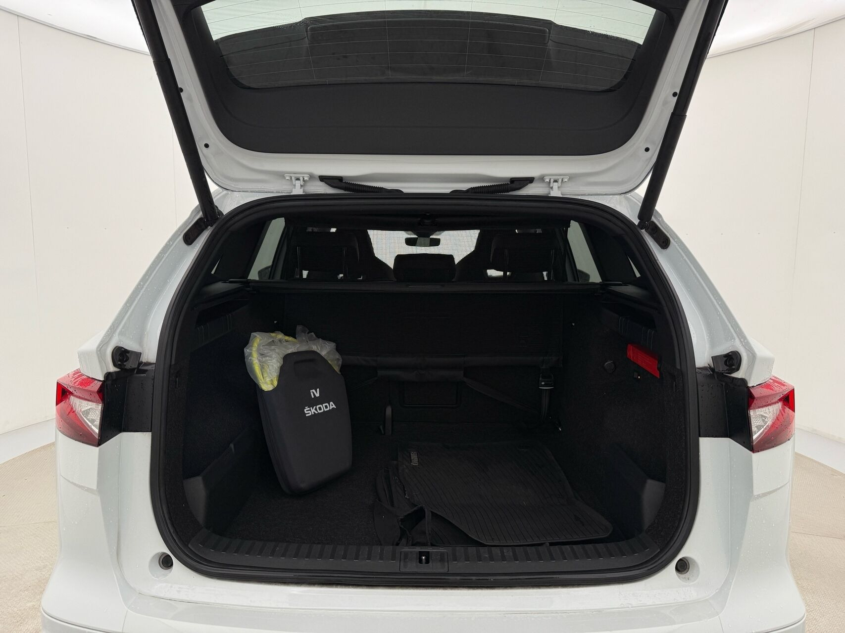 Hvid Skoda Enyaq fra 2022